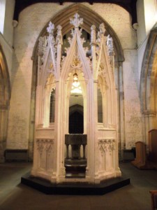 The font enclosure c.1330 in Luton (Bedfordshire)
